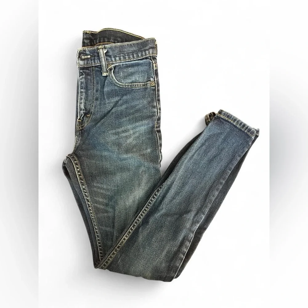 Levi's 510 Skinny Fit Men’s Jeans in medium wash 30x32